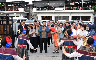 Dari Toba ke Dunia, Menteri Ekraf Dorong Talenta Kreatif Samosir Naik Kelas