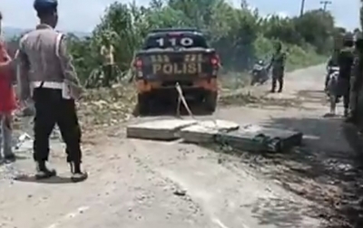 Lakalantas di Parbuluan, Truk Tabrak Tiang Listrik Akibat Rem Blong