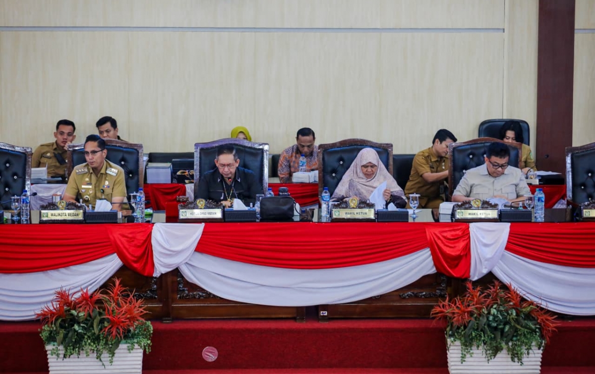 Rico Waas Hadiri Paripurna APBD Medan 2027