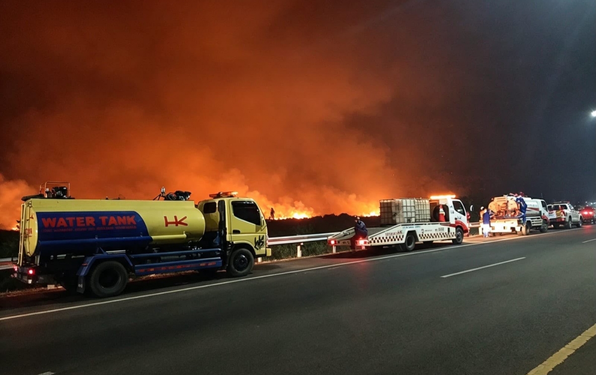 Respons Karhutla di Sekitar JTTS, Hutama Karya Perkuat Kesiapan Penanganan dan Imbau Pengguna Tol Waspada