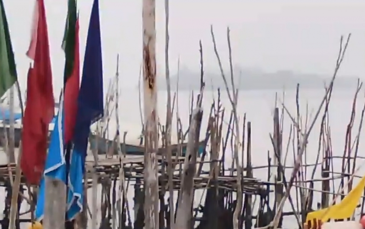 Kabut Asap Tebal Selimuti Perairan Sergai, Jarak Pandang Terbatas Bikin Nelayan Tanjung Beringin Pilih Gantung Jaring