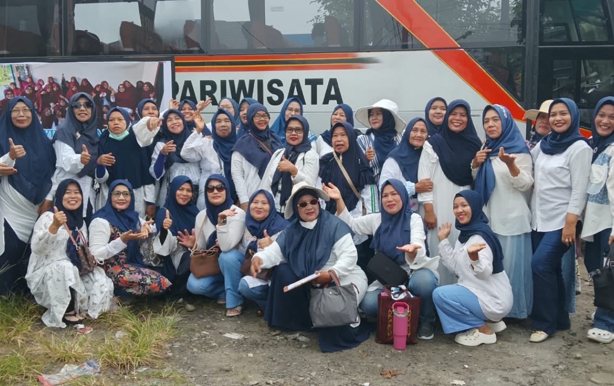 Perwiridan An Nur Wisata ke Pantai Cemara Kembar