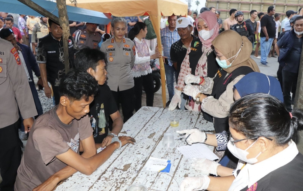 Gerebek Kampung Narkoba di Sei Bamban, Polres Sergai Ciduk 12 Orang dan 10 Positif Positif Narkoba