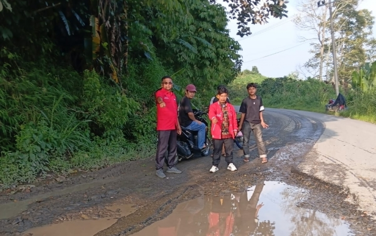 Mangapul Purba Desak Dinas BMBKC Sumut Perbaiki Jalan Silabah Jaya–Sipintuangin