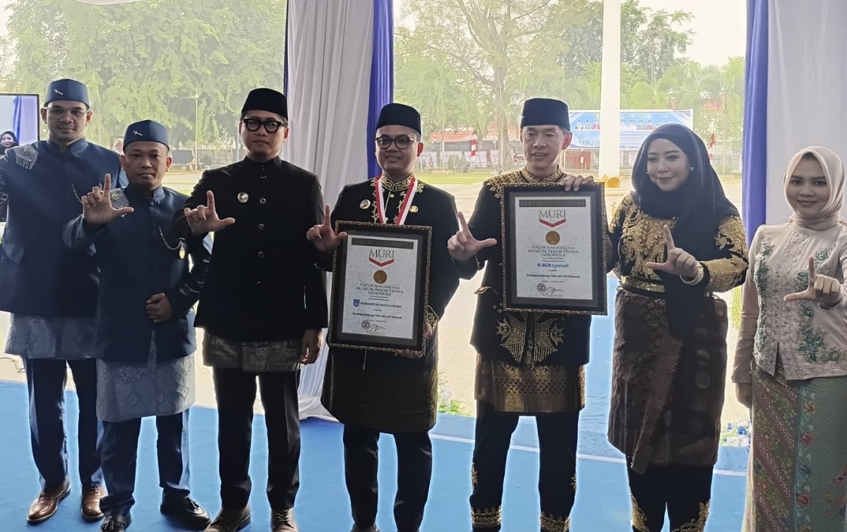 Tingkatkan Inklusi Keuangan, BCA Syariah Raih Rekor MURI Pembukaan 1.186 Rekening Saku Valas
