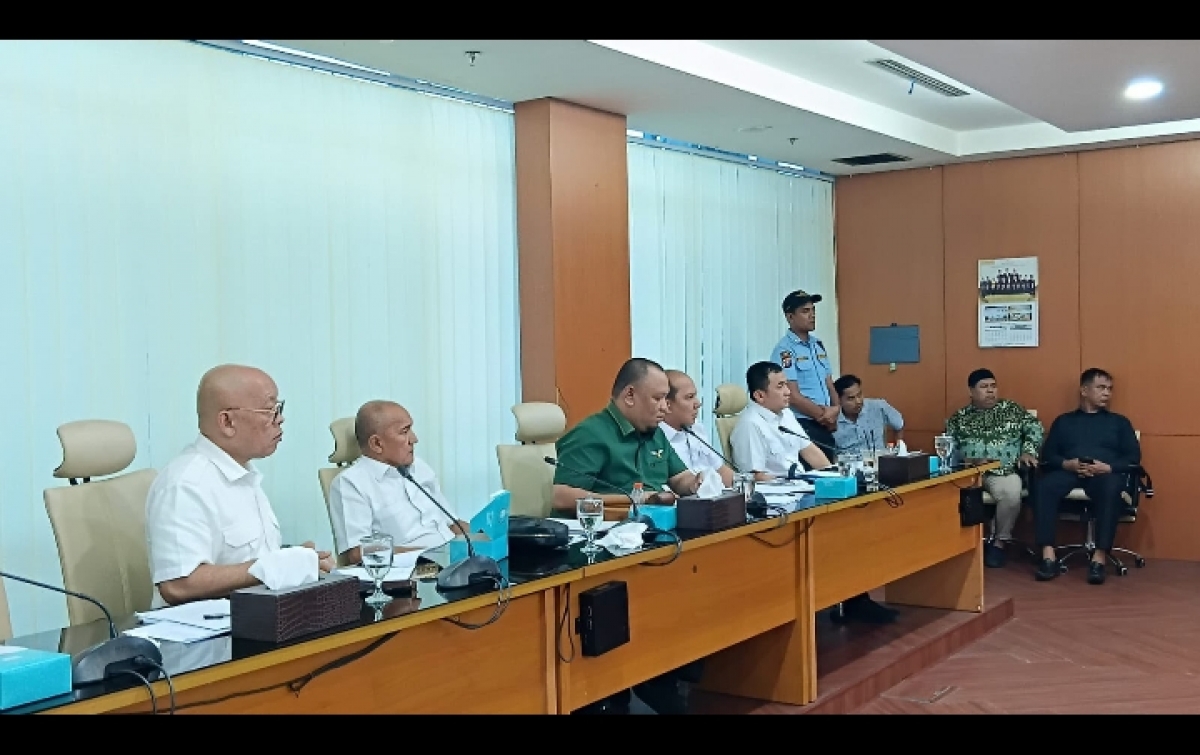 RDP Ricuh, Anggota Dewan Dilempar Kotak Kue
