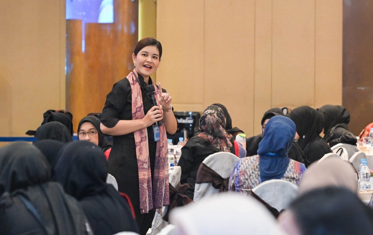 Kahiyang Ayu Serahkan Penghargaan kepada 9 Daerah Pemenang Lomba Vlog KILAS