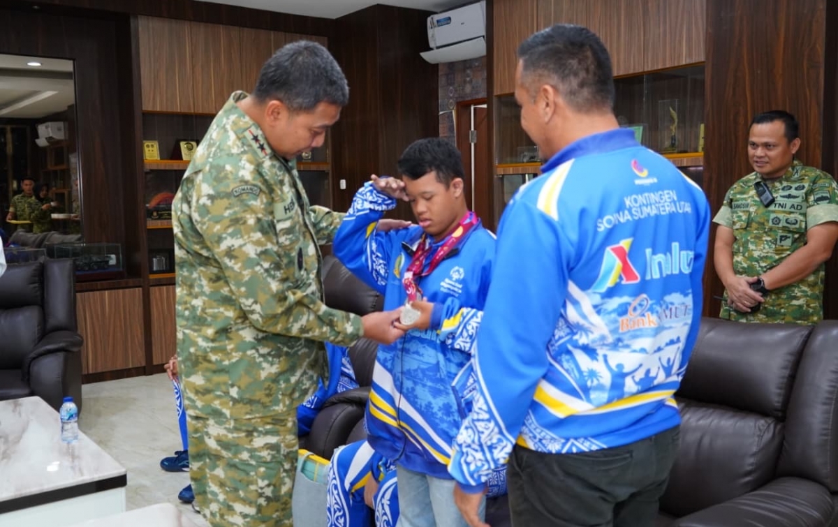 Pangdam I/BB Mayjen TNI Hendy Antariksa Apresiasi Atlet Disabilitas SOIna Sumut Raih Prestasi Pesonas II NTT 2026