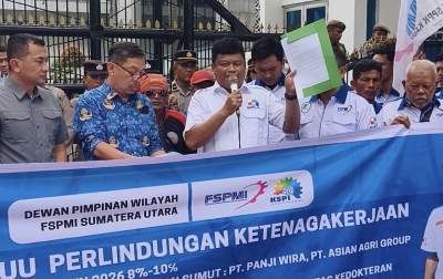 Massa FSPMI Geruduk Kantor DPRD Sumut, Tuntut Disahkannya UU Pelindungan Buruh tanpa Omnibus Law