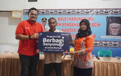 Telkomsel Beri Bantuan 100 Paket Sembako di Dolok Batu Nanggar Simalungun