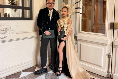 Zhang Mei Mei Melenggang di Paris Fashion Week Bersama Brand Indonesia MRA x AcapCop