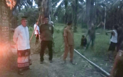 Digerebek di Kebun Sawit, Pengedar Sabu di Sergai Tak Berkutik hingga Gubuknya Dibakar Warga dan Polisi