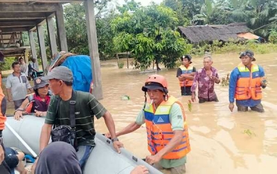 Pemkab Langkat Salurkan Bantuan Korban Banjir Besitang dan Berikan Pelayanan Kesehatan