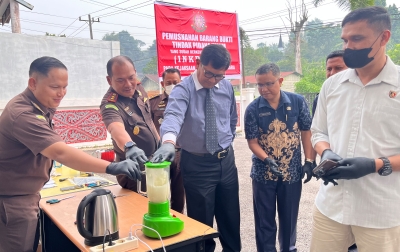 Kejari Tapanuli Utara Musnahkan Sejumlah Barang Bukti Perkara Tindak Pidana Umum