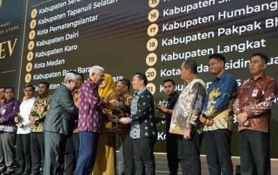 Pemkab Palas Terima Penghargaan dari Komisi Informasi sebagai Kabupaten Informatif