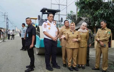 Dorong Kelancaran Ekonomi Warga, Plt Bupati Langkat Tinjau Perbaikan Jalan Secanggang