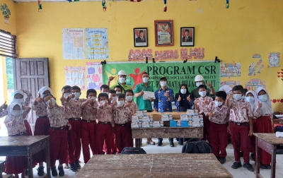 PT PHS Papaso Salurkan Masker kepada Tiga Sekolah