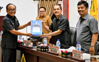 Wabup Samosir Sampaikan Nota Pengantar R-APBD 2027 kepada DPRD