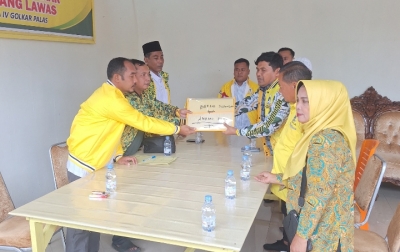 Kantongi Dukungan 80 Persen, Amran Pikal Kembalikan Formulir Pendaftaran Bacalon Ketua Golkar