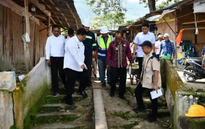 Bupati Samosir Tinjau Penataan Kawasan Kumuh di Tomok dan Tomok Parsaoran
