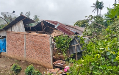 Rumah Hancur Tertimpa Pohon di Dairi, 1 Meninggal Dunia dan 1 Luka-Luka