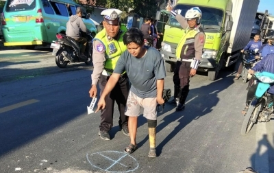 Maut di Jalinsum Perbaungan: Hendak Mendahului dari Kiri, Pengendara Sepeda Motor Tewas Dilindas Truk
