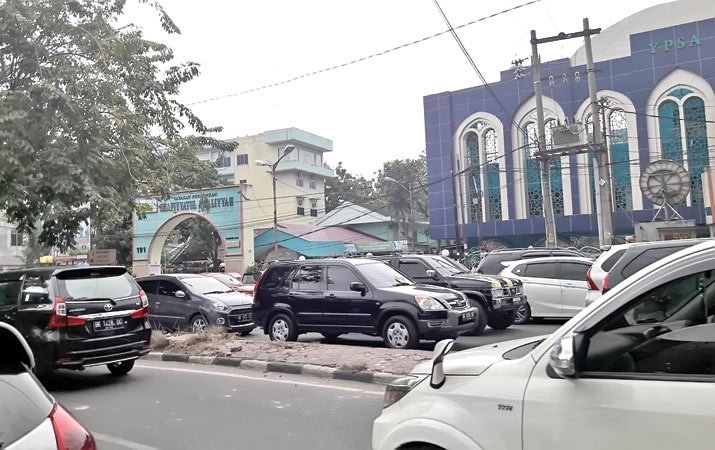 jalan-setia-budi-macet