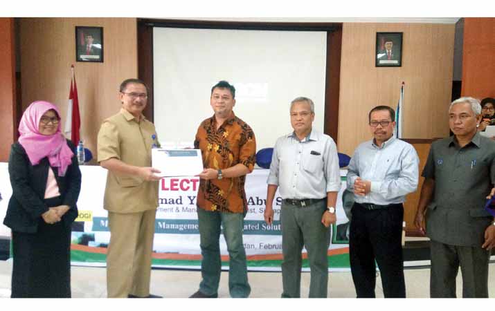 uma-kembangkan-pengelolaan-sampah-jadi-kompos