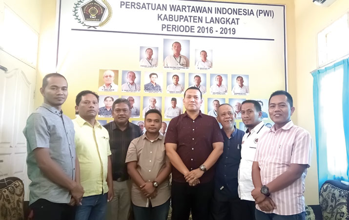 ketua-kpu-langkat-silaturahmi-kepada-pwi