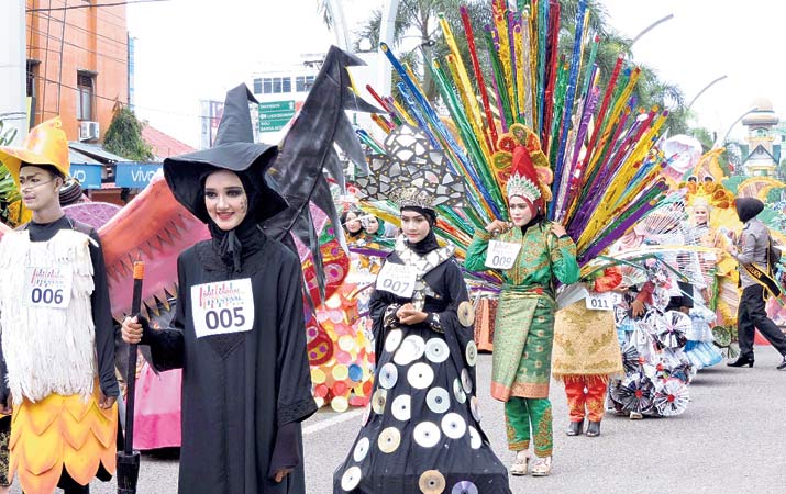 ribuan-siswa-bireuen-meriahkan-karnaval-budaya