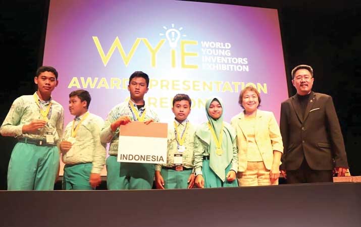 raih-medali-emas-di-malaysia