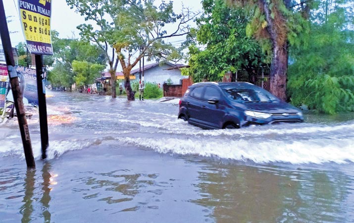 hujan-deras-medan-dikepung-banjir