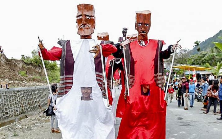 Memperkenalkan Keunikan  Budaya  Samosir Melalui Sigale Gale 