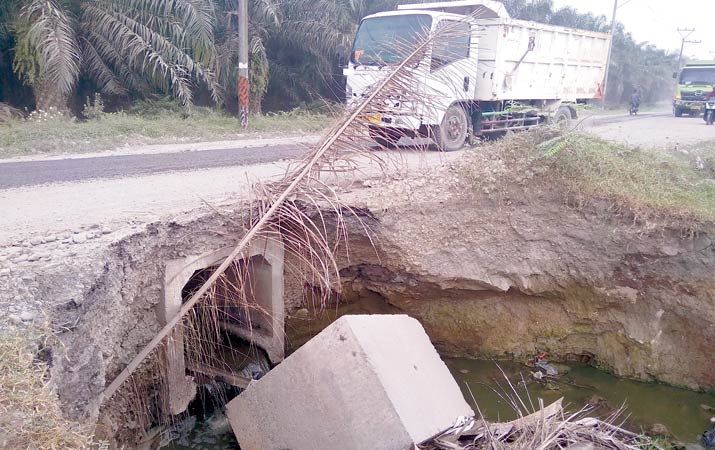 jalan-lintas-binjai-bahorok-runtuh