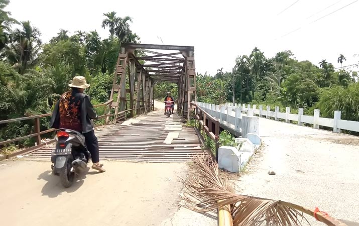 jembatan-kembar-di-namorih-rusak