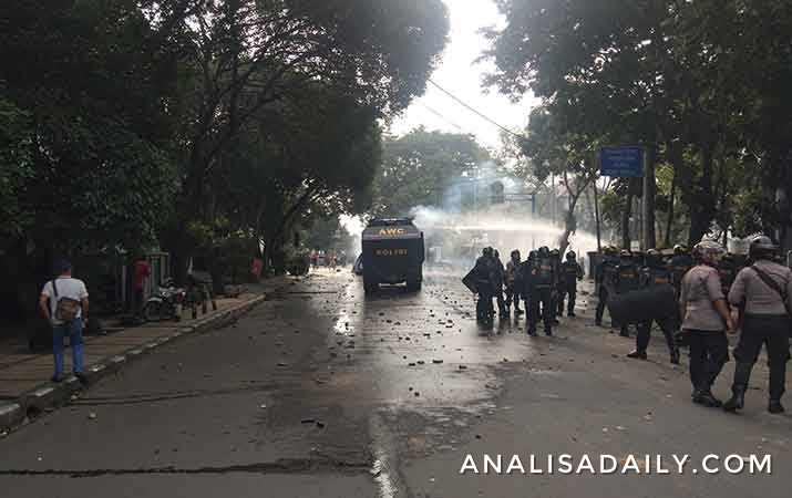 polisi-tetapkan-40-tersangka-dalam-kerusuhan-di-dprd-sumut