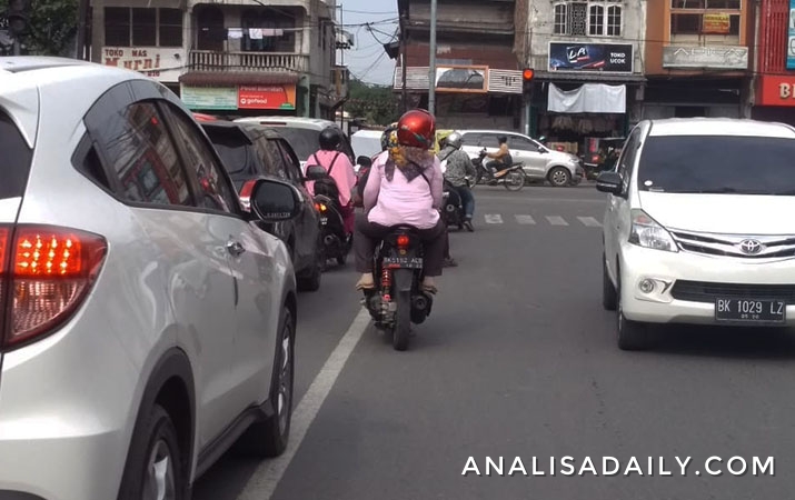 info-lalu-lintas-sejumlah-titik-di-medan-terpantau-ramai