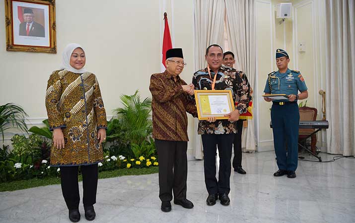 gubernur-sumut-terima-pramakarya-award-2019