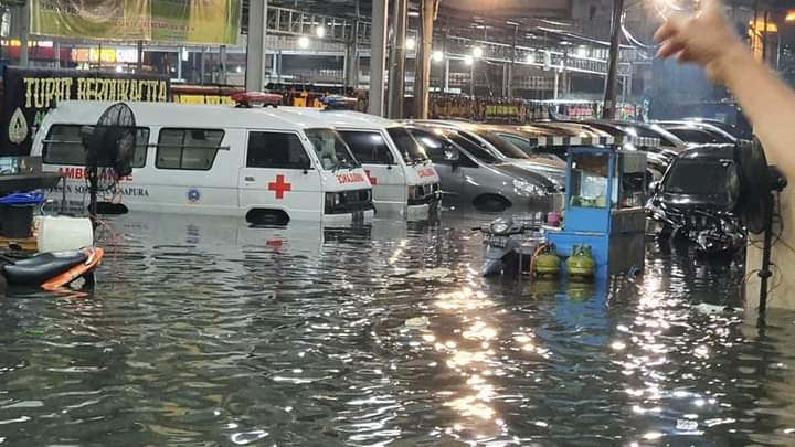 Diguyur Hujan, 15 Kecamatan Di Kota Medan Dilanda Banjir - Medan ...